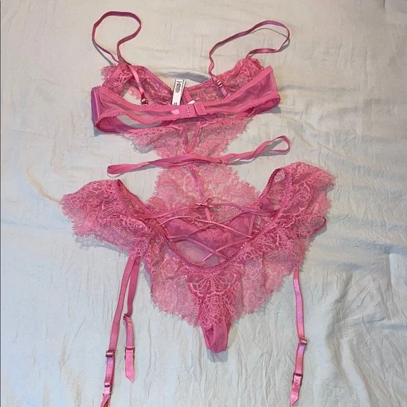 Victoria's Secret Pink Teddy Lace Bra with Scalloped Edges Size Medium - Picture 6 of 7